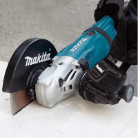 Шлифмашинка угловая Makita GA9020